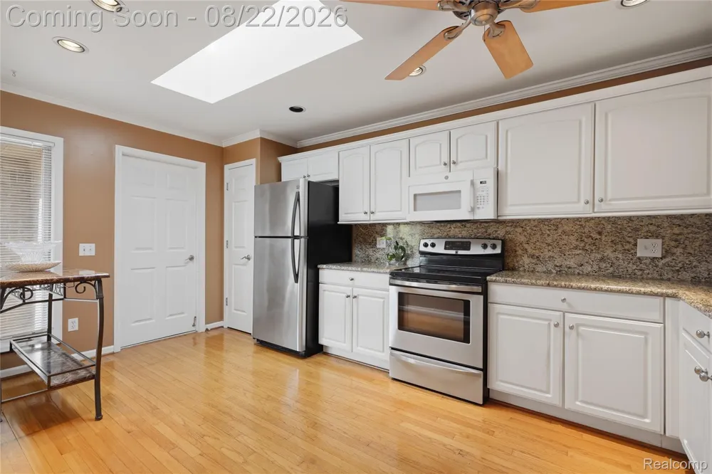 5828 Dawn Ridge Drive Troy City, MI 48098
