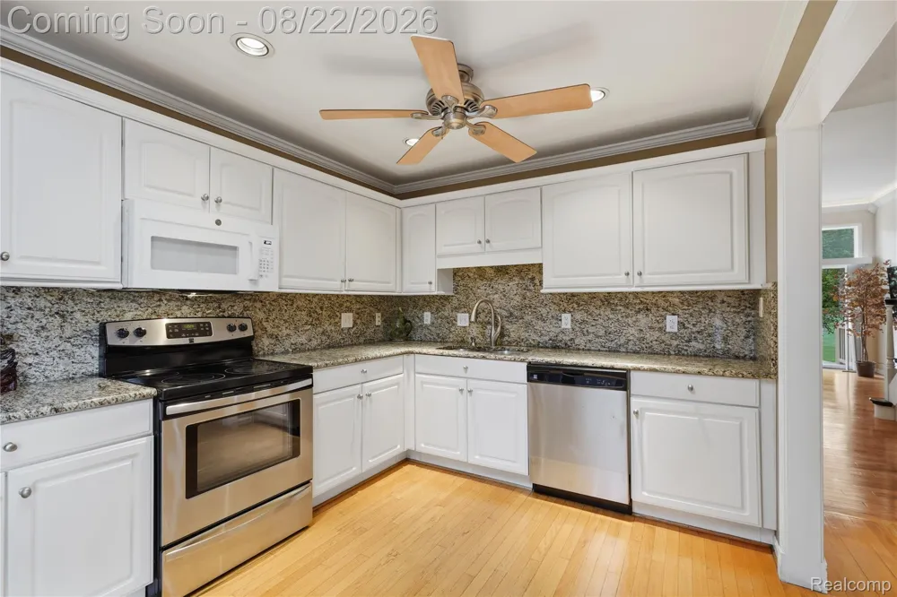 5828 Dawn Ridge Drive Troy City, MI 48098