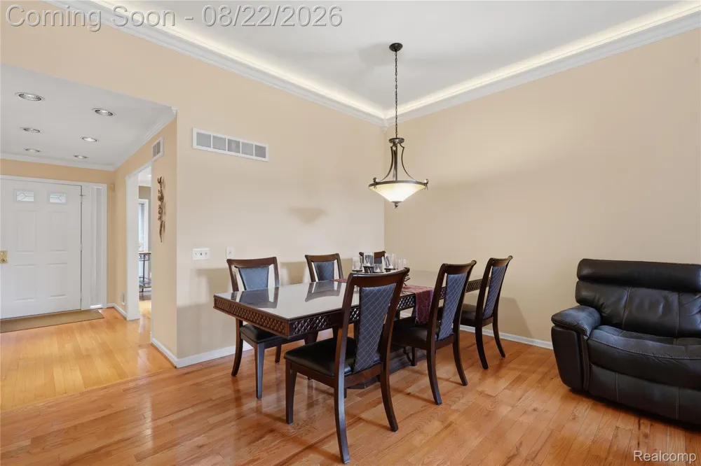 5828 Dawn Ridge Drive Troy City, MI 48098