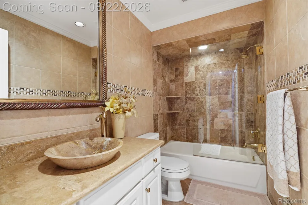 5828 Dawn Ridge Drive Troy City, MI 48098