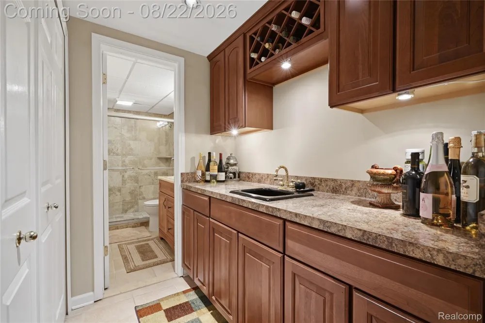 5828 Dawn Ridge Drive Troy City, MI 48098