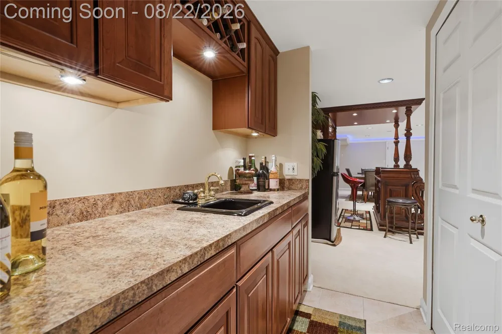 5828 Dawn Ridge Drive Troy City, MI 48098