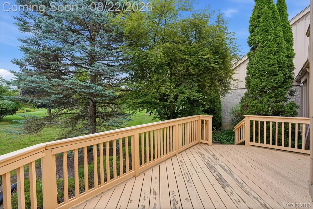 5828 Dawn Ridge Drive Troy City, MI 48098