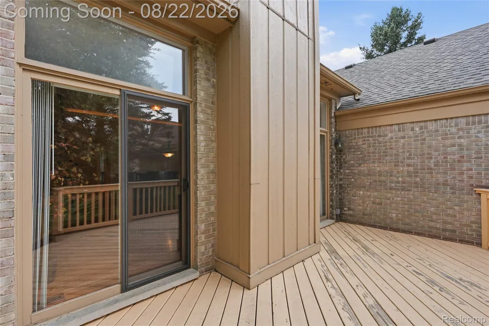 5828 Dawn Ridge Drive Troy City, MI 48098