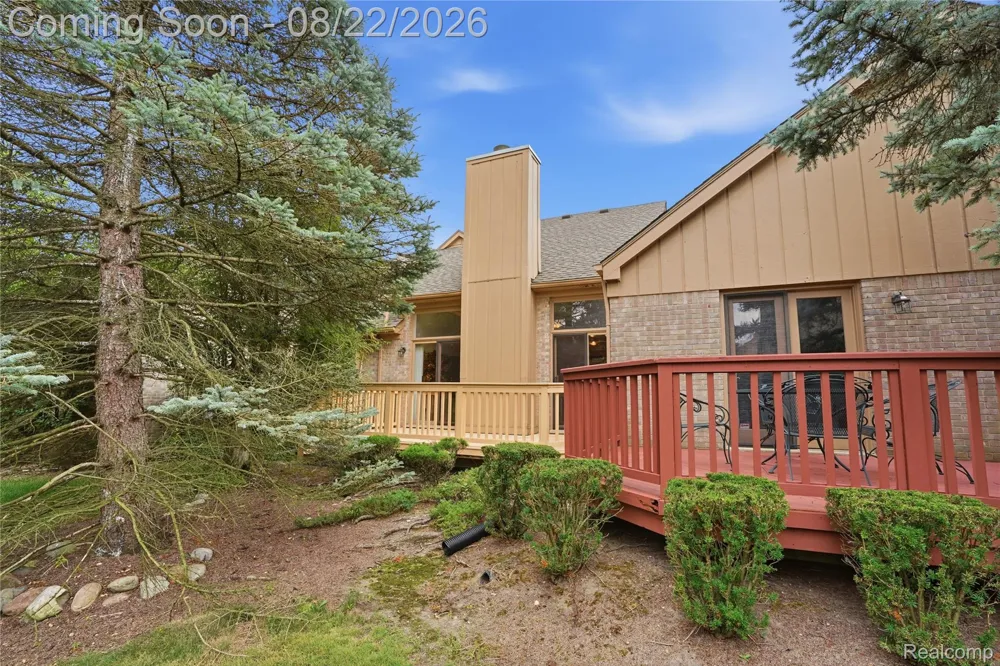 5828 Dawn Ridge Drive Troy City, MI 48098