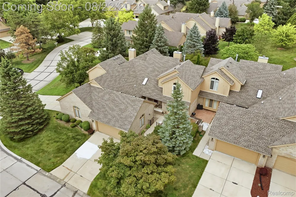 5828 Dawn Ridge Drive Troy City, MI 48098