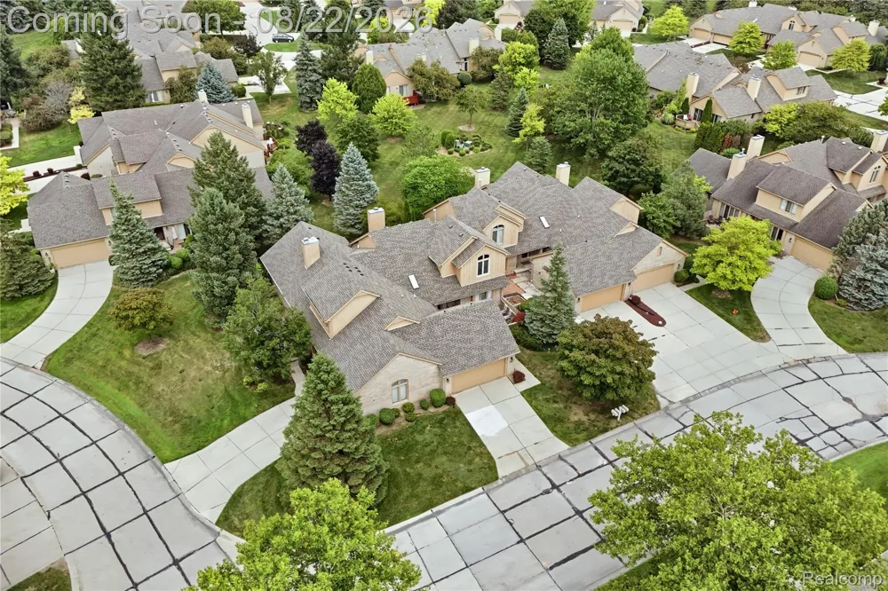 5828 Dawn Ridge Drive Troy City, MI 48098
