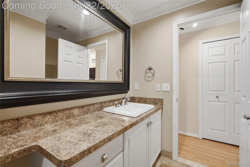 5828 Dawn Ridge Drive Troy City, MI 48098