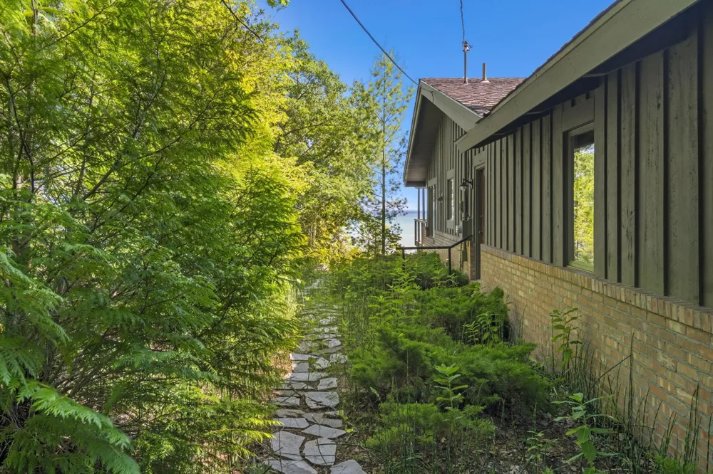 12960 Forest Beach Leelanau Township, MI 49670