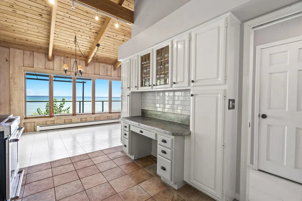 12960 Forest Beach Leelanau Township, MI 49670