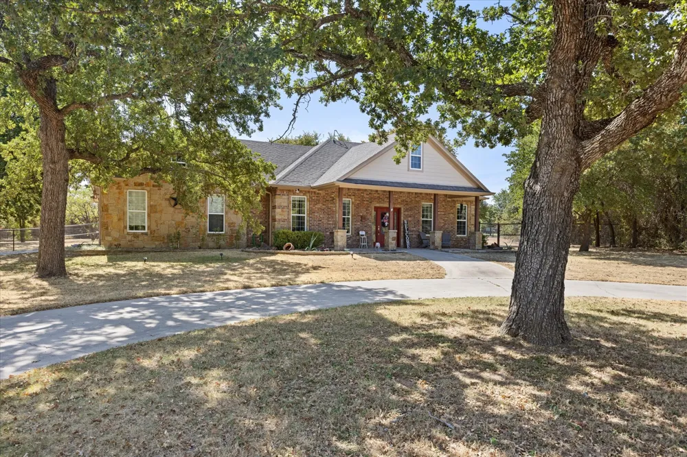 190 Lone Oak Mineral Wells, TX 76067