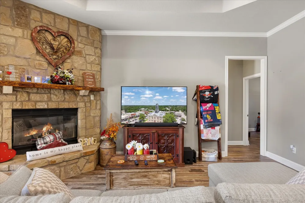 190 Lone Oak Mineral Wells, TX 76067