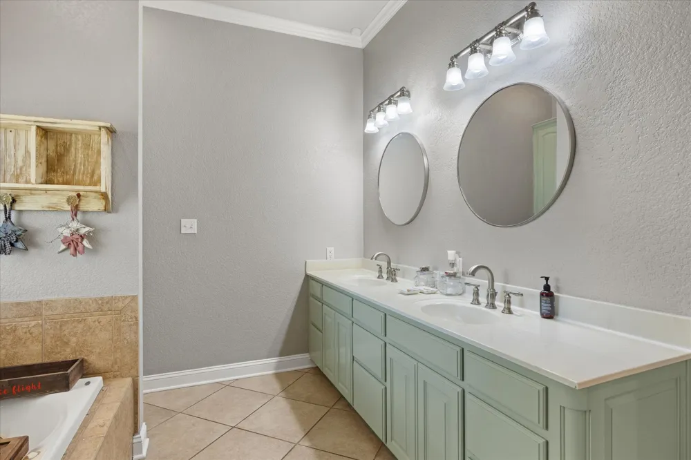 190 Lone Oak Mineral Wells, TX 76067