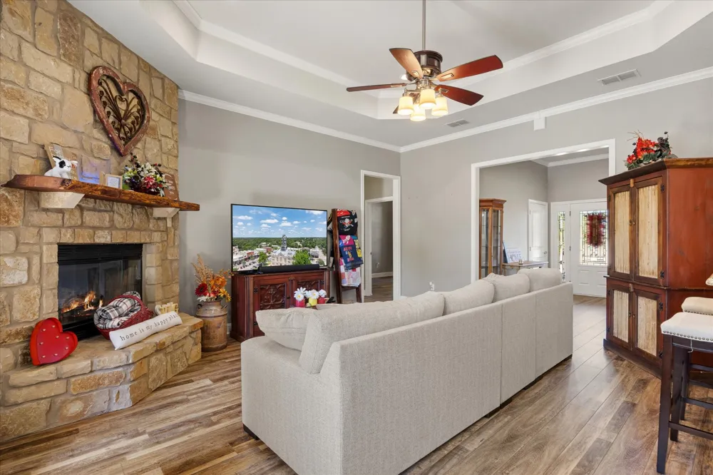 190 Lone Oak Mineral Wells, TX 76067