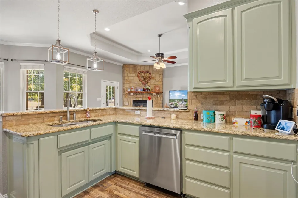 190 Lone Oak Mineral Wells, TX 76067