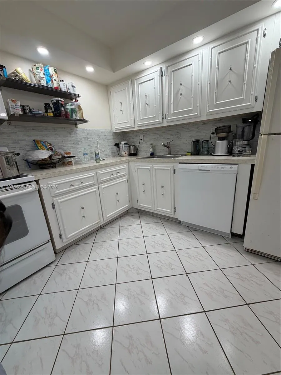 2000 Atlantic Shores Blvd #407 Hallandale Beach, FL 33009
