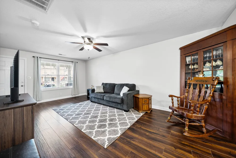 354 Sam Houston Cir Clarksville, TN 37040