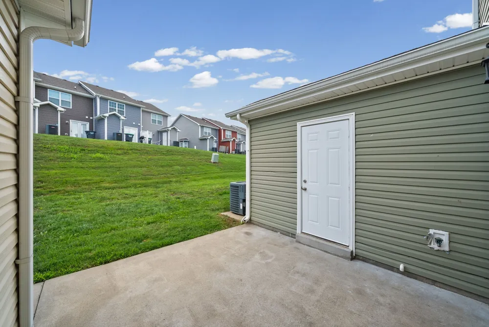 354 Sam Houston Cir Clarksville, TN 37040