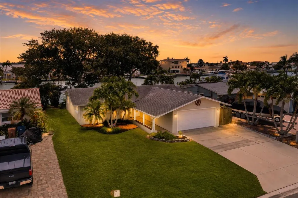 541 LILLIAN DRIVE Madeira Beach, FL 33708