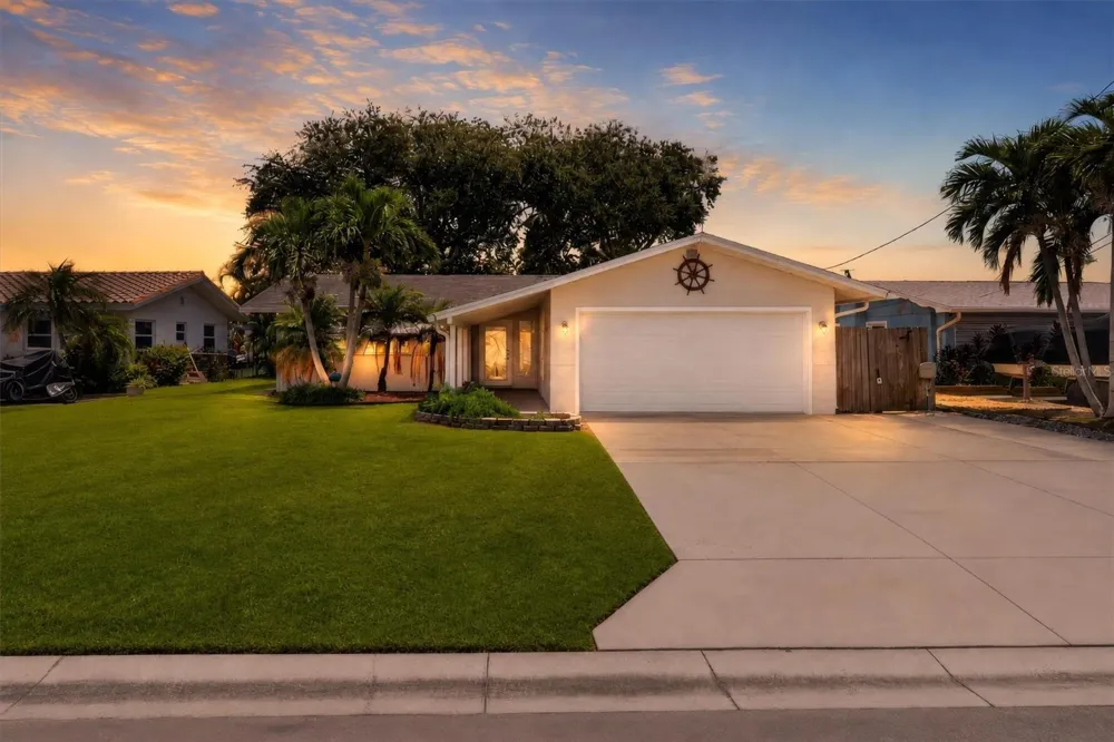 541 LILLIAN DRIVE Madeira Beach, FL 33708