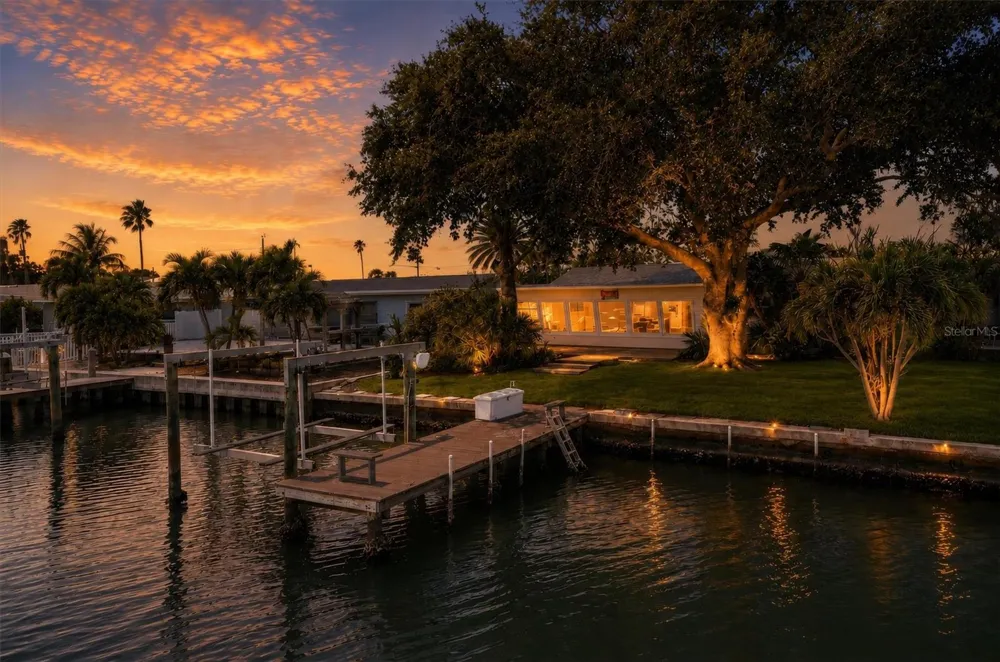 541 LILLIAN DRIVE Madeira Beach, FL 33708