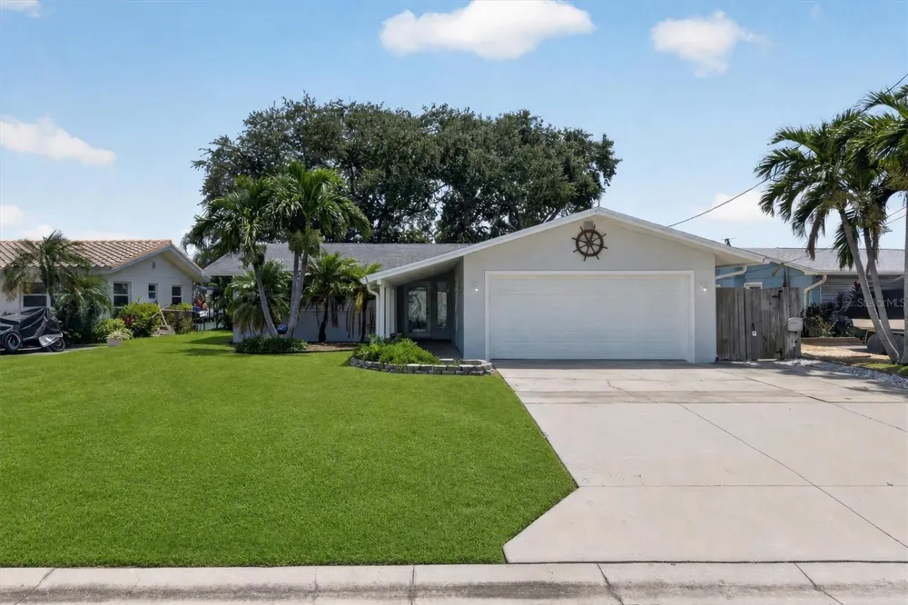 541 LILLIAN DRIVE Madeira Beach, FL 33708