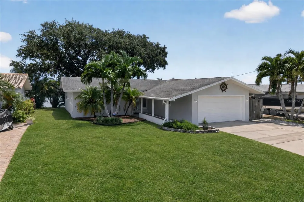 541 LILLIAN DRIVE Madeira Beach, FL 33708
