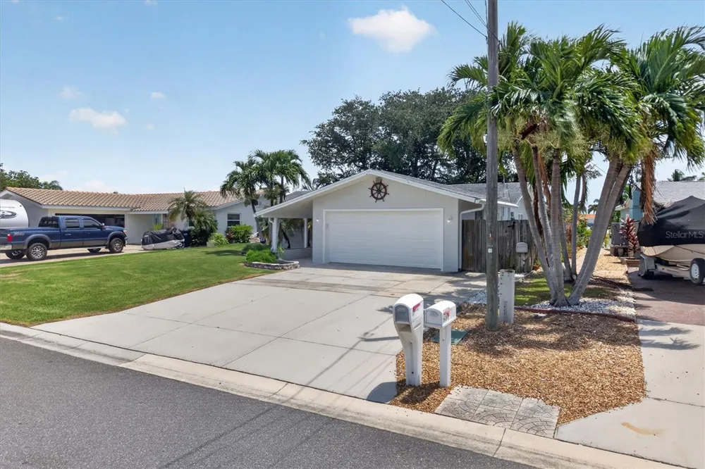 541 LILLIAN DRIVE Madeira Beach, FL 33708