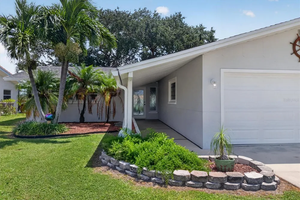 541 LILLIAN DRIVE Madeira Beach, FL 33708