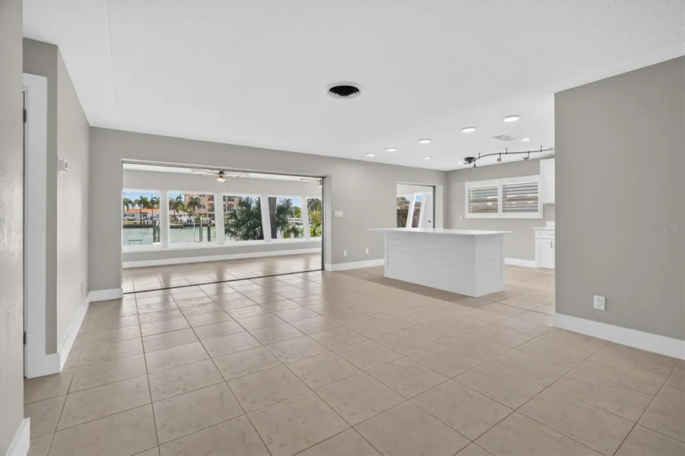 541 LILLIAN DRIVE Madeira Beach, FL 33708