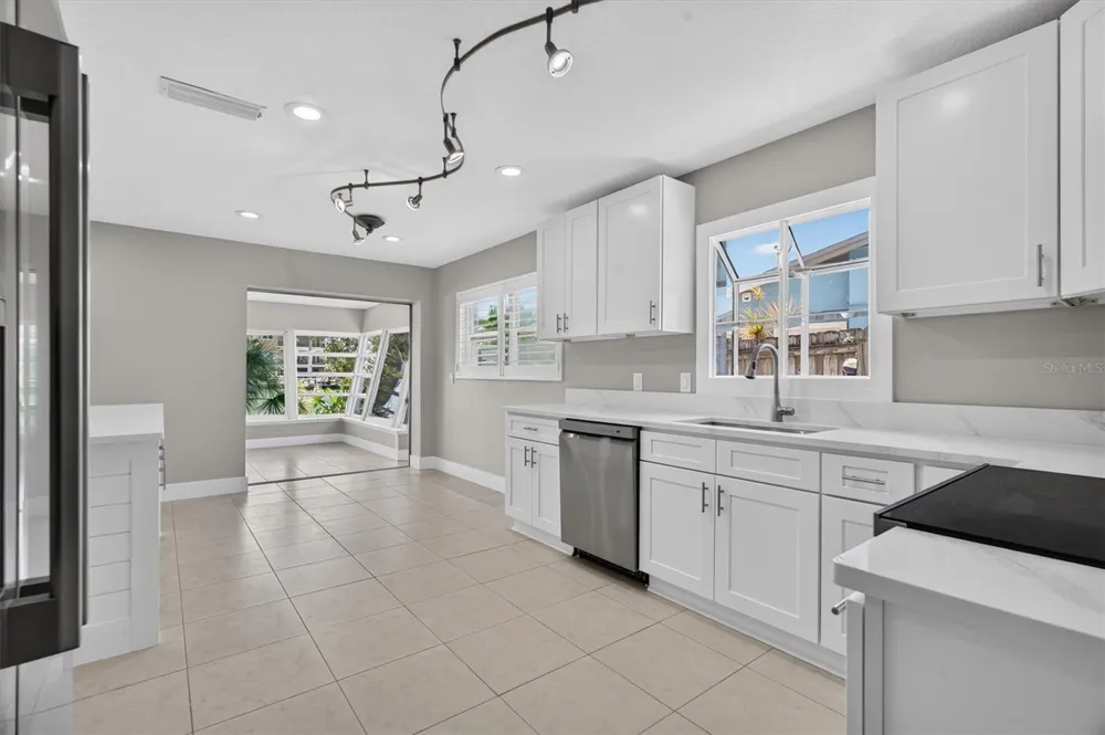 541 LILLIAN DRIVE Madeira Beach, FL 33708