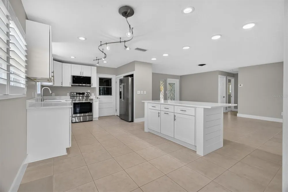 541 LILLIAN DRIVE Madeira Beach, FL 33708