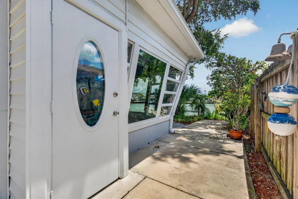 541 LILLIAN DRIVE Madeira Beach, FL 33708