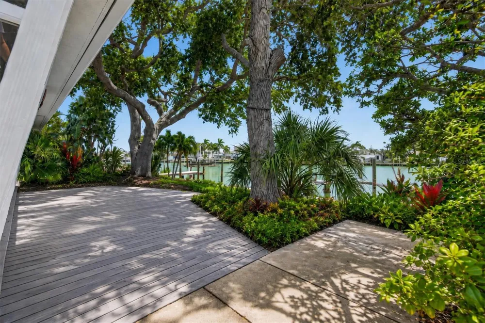 541 LILLIAN DRIVE Madeira Beach, FL 33708