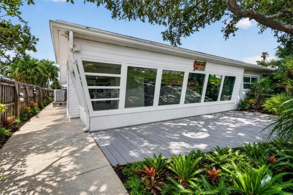 541 LILLIAN DRIVE Madeira Beach, FL 33708