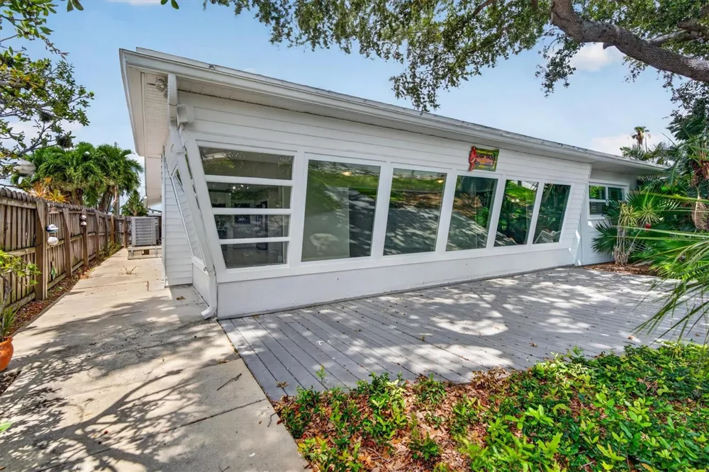 541 LILLIAN DRIVE Madeira Beach, FL 33708