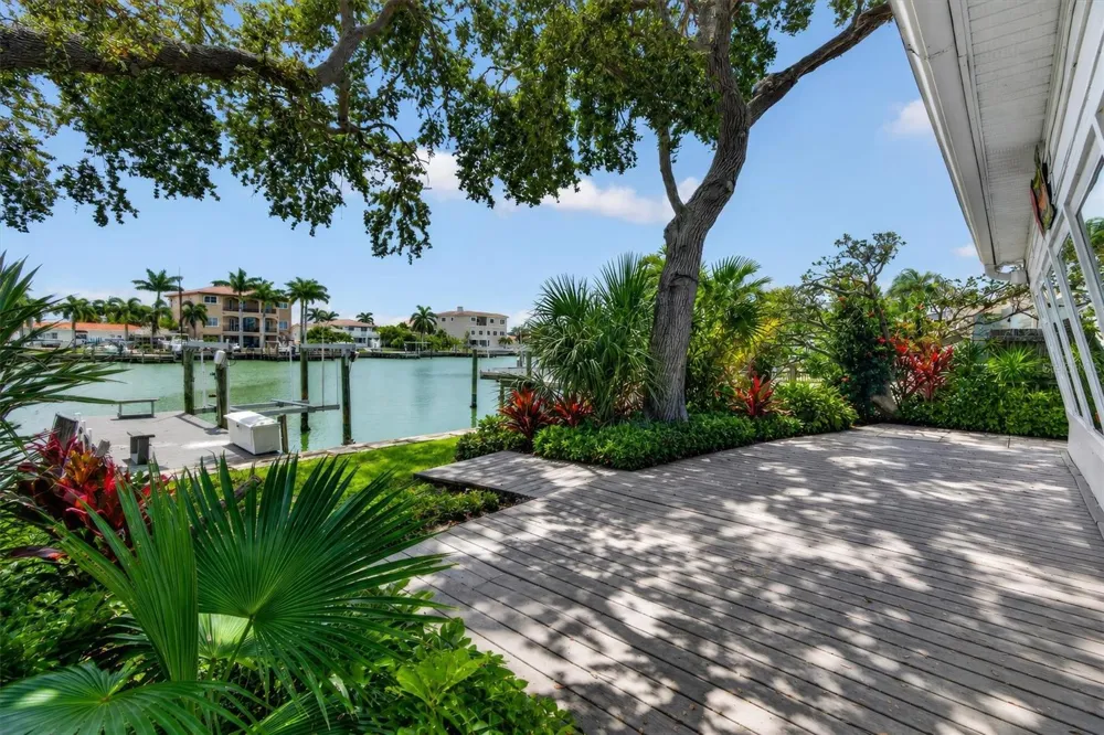 541 LILLIAN DRIVE Madeira Beach, FL 33708