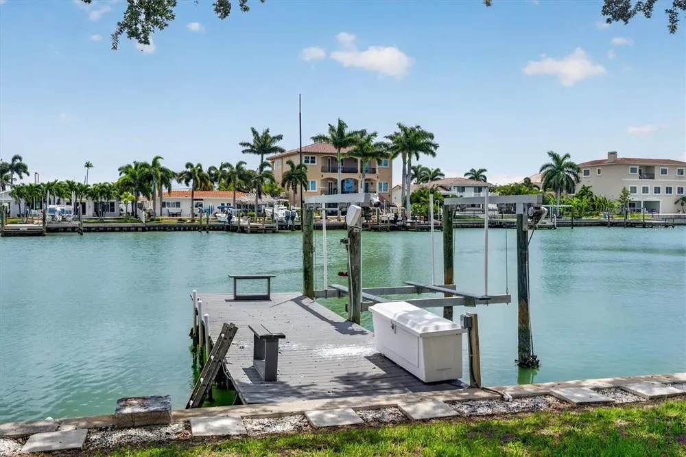541 LILLIAN DRIVE Madeira Beach, FL 33708
