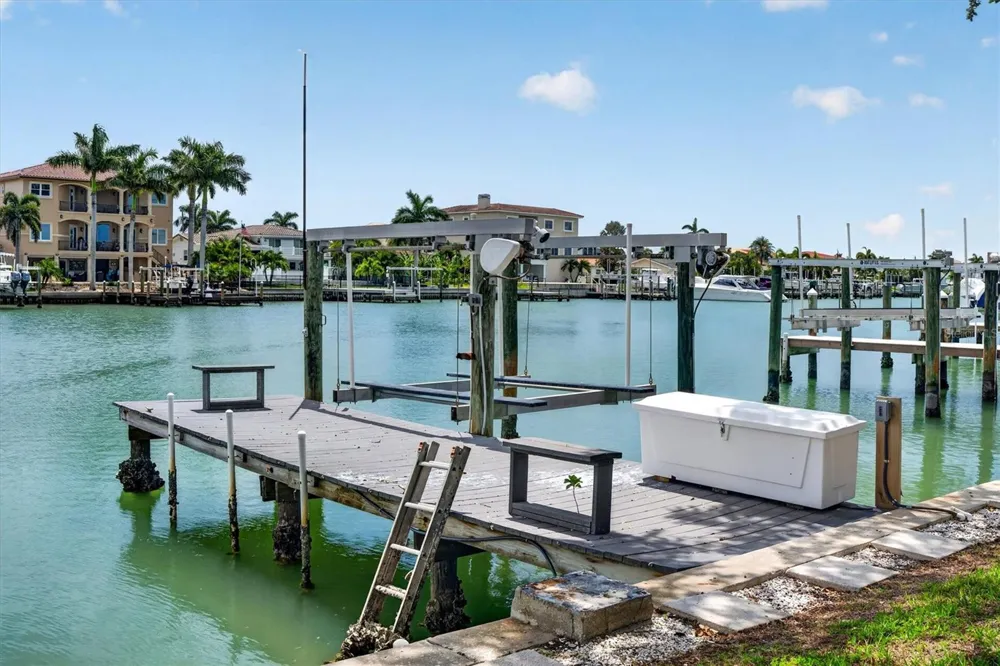 541 LILLIAN DRIVE Madeira Beach, FL 33708