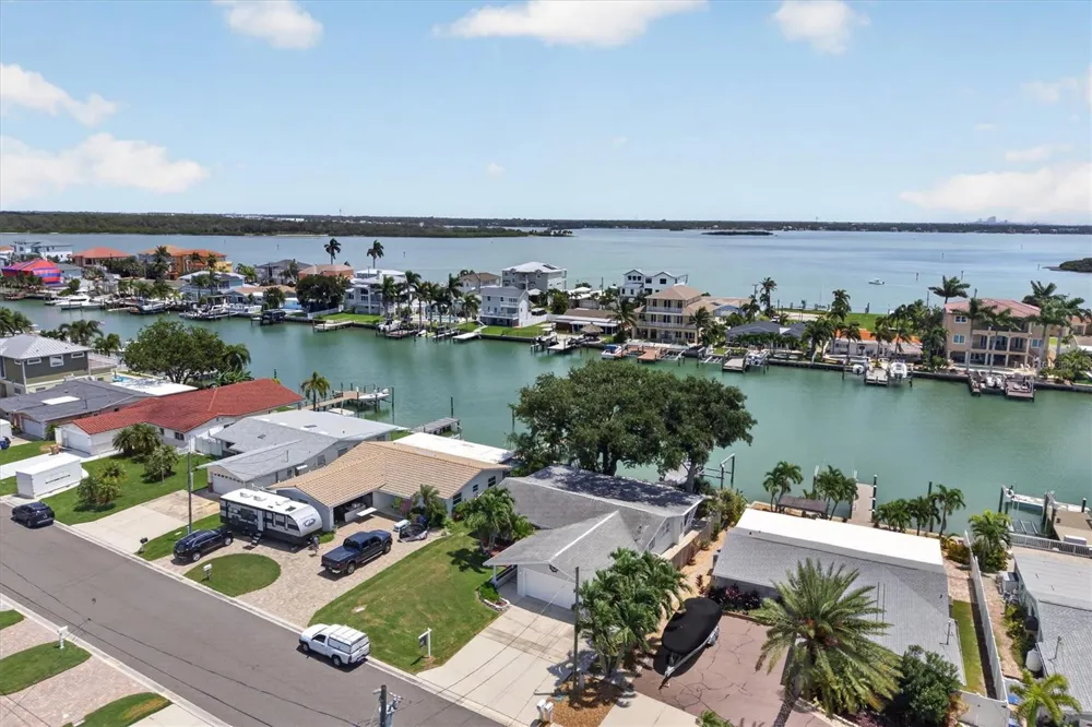 541 LILLIAN DRIVE Madeira Beach, FL 33708