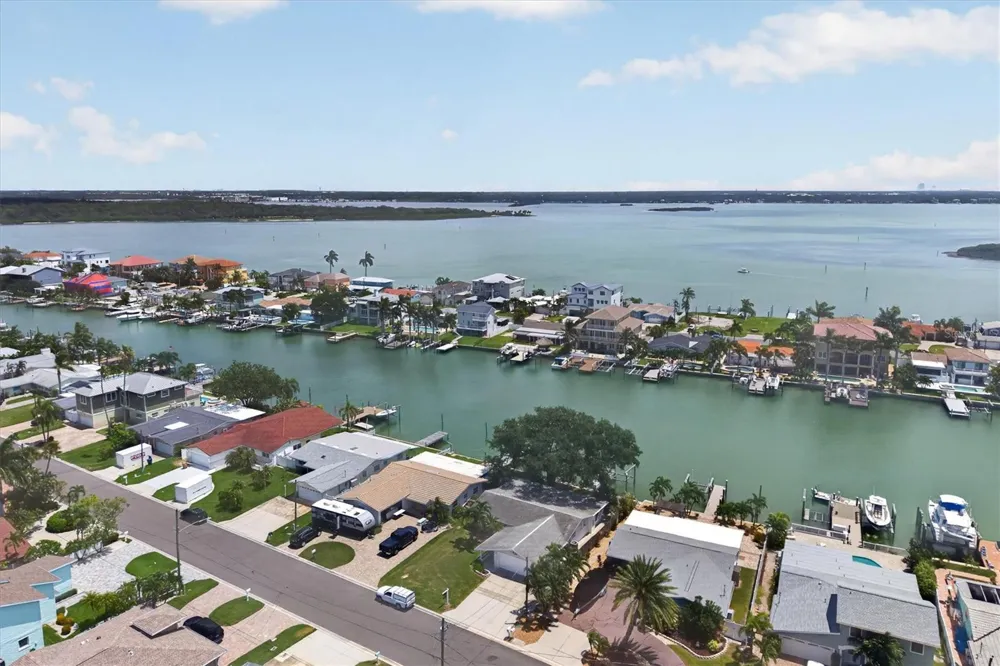 541 LILLIAN DRIVE Madeira Beach, FL 33708