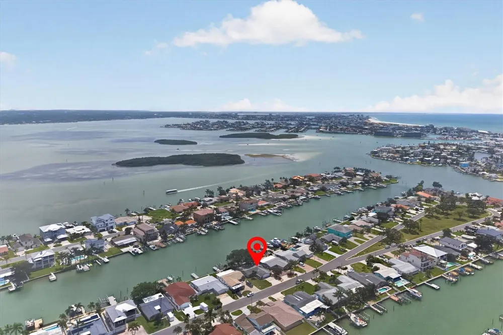 541 LILLIAN DRIVE Madeira Beach, FL 33708