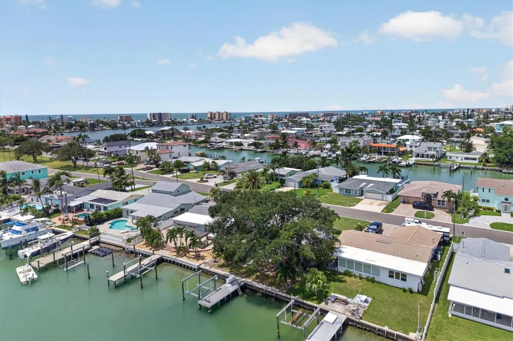 541 LILLIAN DRIVE Madeira Beach, FL 33708