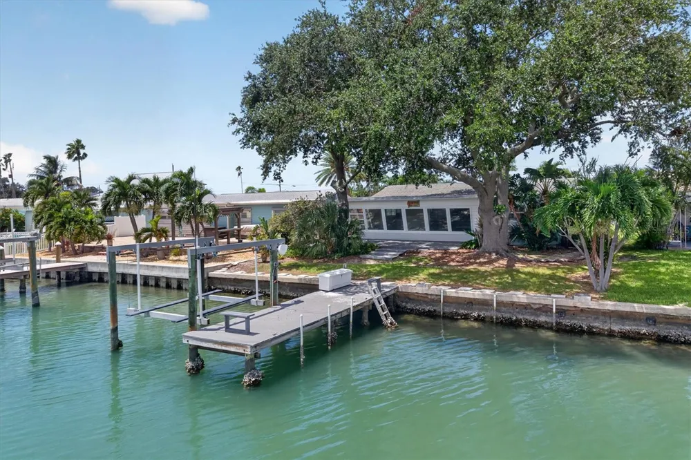 541 LILLIAN DRIVE Madeira Beach, FL 33708