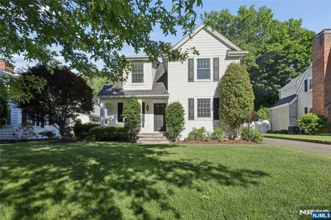 179 Lakewood Avenue