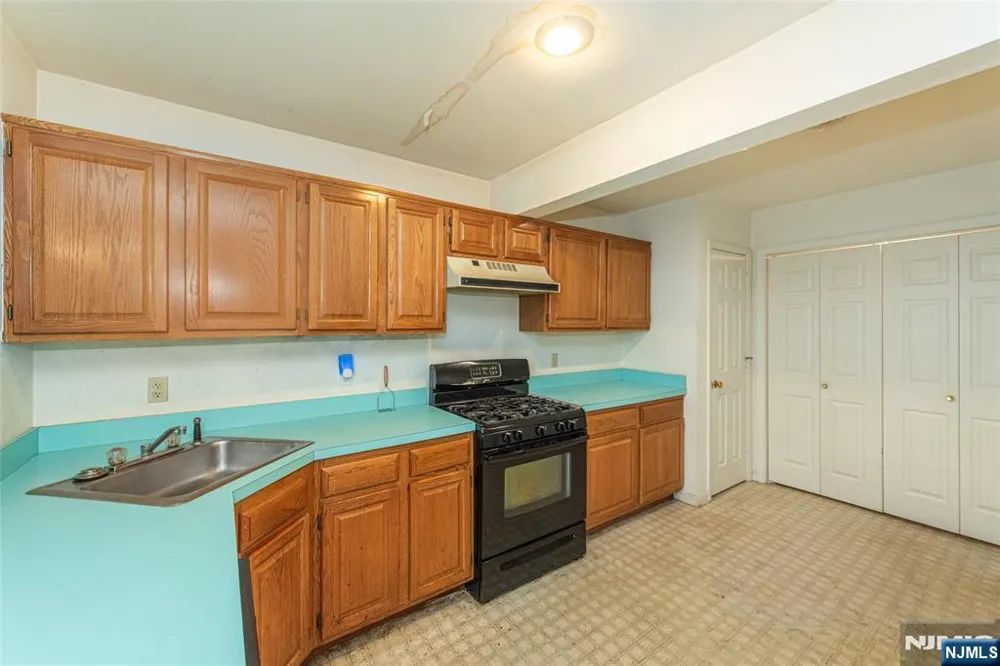 20 Collura Lane K087 Clifton, NJ 07012