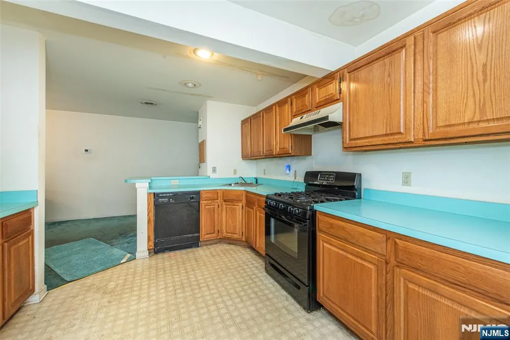 20 Collura Lane K087 Clifton, NJ 07012
