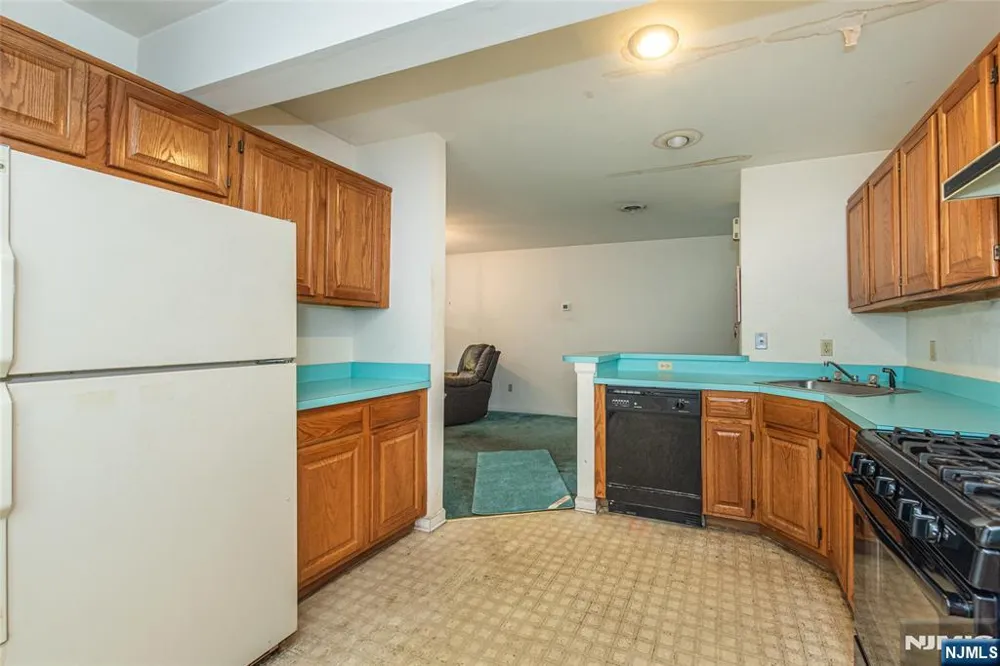 20 Collura Lane K087 Clifton, NJ 07012