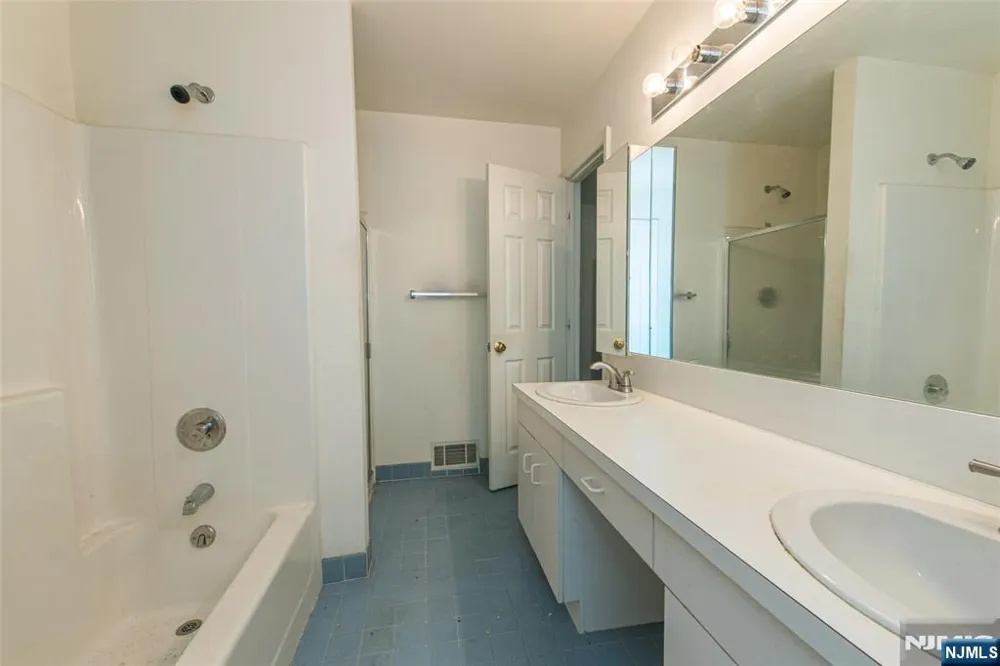 20 Collura Lane K087 Clifton, NJ 07012