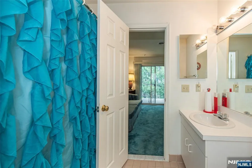 20 Collura Lane K087 Clifton, NJ 07012